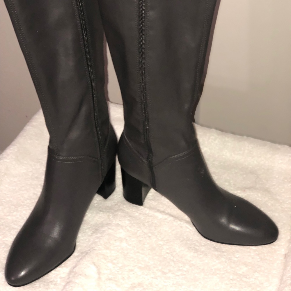 Gray under the knee boots worn less than 10 times